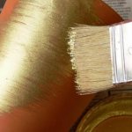 Для нанесения бронзовой краски подходит мягкая натуральная кисть